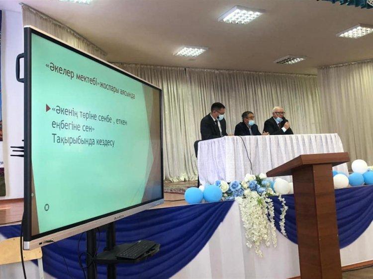 ӘКЕНІҢ ТӨРІНЕ СЕНБЕ, ЕТКЕН ЕҢБЕГІНЕ СЕН