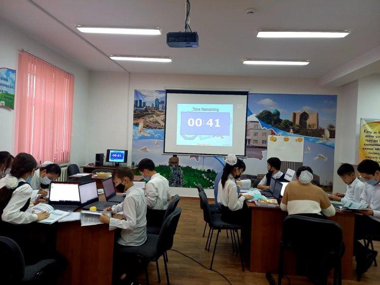 Информатика пән мұғалімі М.Айенова  7 «Ә» сыныбында информатика пәнінен "Деректер типтері