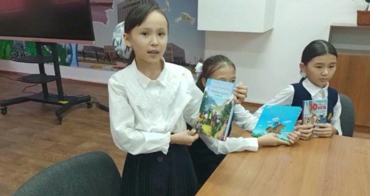 «Оқуға құштар мектеп » жобасы аясында 5«Б» сынып оқушылары "Мен оқыдым, сен де оқы" акциясына қатысып, мектеп кітапхана қорынан өздеріне қызықты кітаптарын алып оқыды.