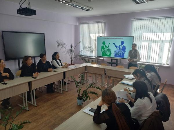 Шымкент қаласы білім басқармасына қарасты 130 жалпы орта білім беретін мектебінде 2023 жылдың 10 ақпан күні шығармашылық топ жоспары аясында "Дебат ойындарының тиімділігі" тақырыбында іс-шара өтті.