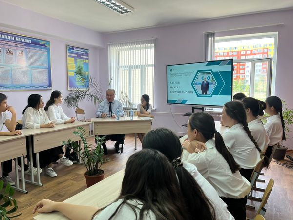 Аталған кездесуге “ӨРЛЕУ” БАҰО АҚФ Түркістан облысы мен Шымкент қаласы бойынша КДИ директорының инновациялық білім беру жөніндегі орынбасары Ахтаев Мухтар Бексултанұлы шақырылды.