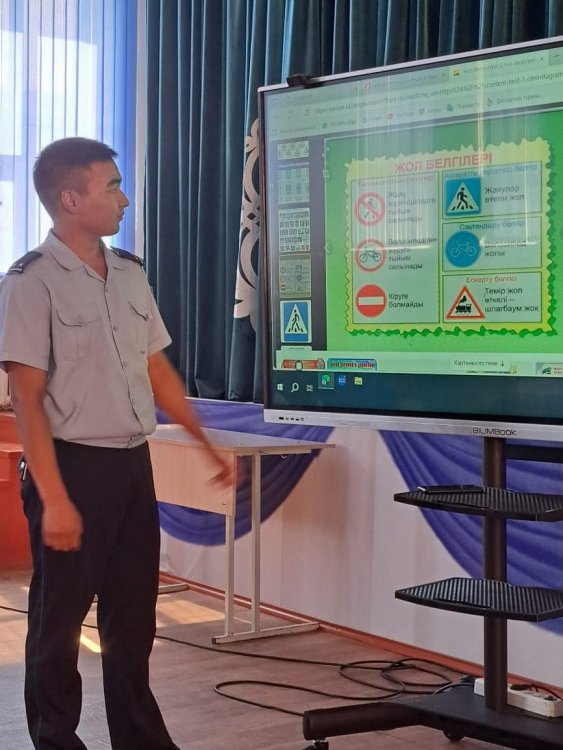 "Жол ережелерін сақта!" тақырыбында  жиналыс өттті.